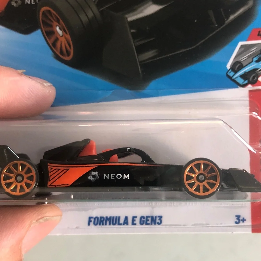 Mattel Hot Wheels NEOM McLaren Formula E Gen3 - Black and Orange